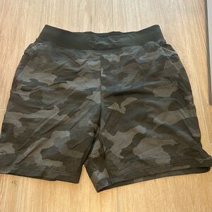 Lululemon Camo Shorts Size Medium